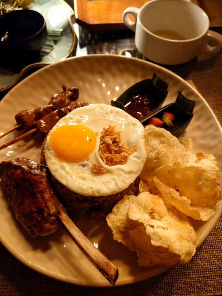 アヤナリゾートはナシゴレンなど子供も食べやすいメニューがいっぱい。洗練されたお味。
